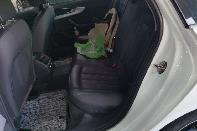 Used Audi A4L 2020 40 TFSI Fashionable and Elegant Model Left Rear Seat