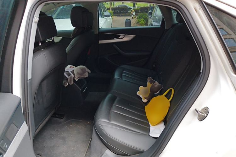 Used Audi A4L 2020 40 TFSI Fashionable and Elegant Model Left Rear Seat