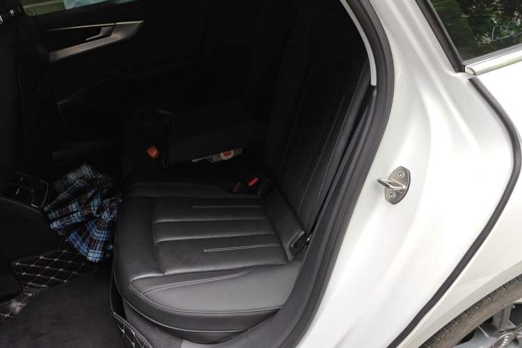 Used Audi A4L 2020 40 TFSI Fashionable and Elegant Model Left Rear Seat