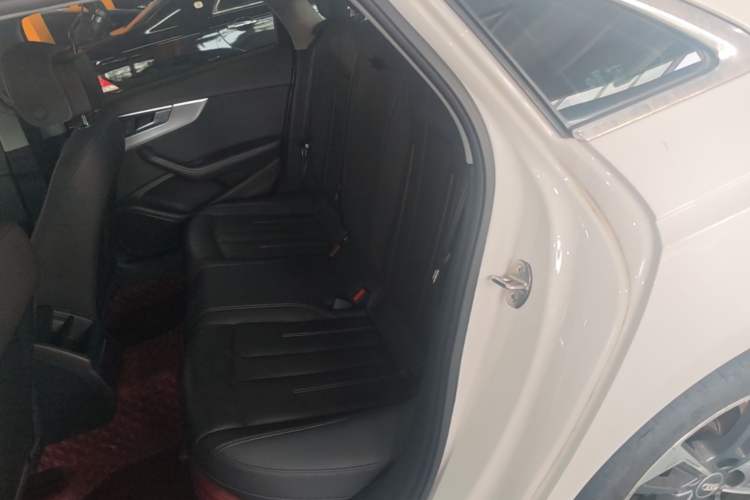 Used Audi A4L 2020 40 TFSI Fashionable and Elegant Model Left Rear Seat