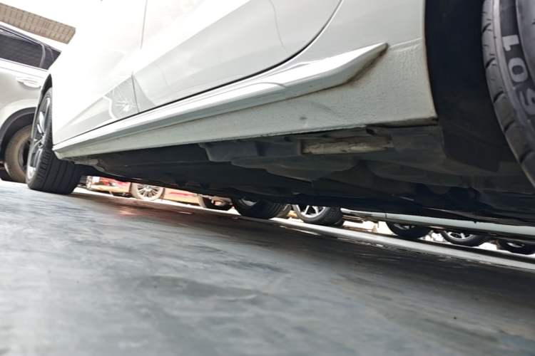 Used Audi A4L 2020 40 TFSI Fashionable and Elegant Model Left Side Sill