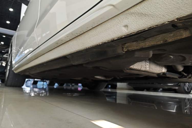 Used Audi A4L 2020 40 TFSI Fashionable and Elegant Model Left Side Sill