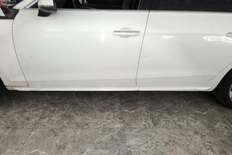 Used Audi A4L 2020 40 TFSI Fashionable and Elegant Model Left Side Sill