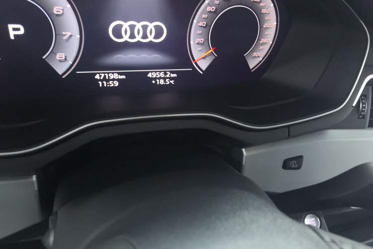 Used Audi A4L 2020 40 TFSI Fashion Dynamic Model Odometer Close Up