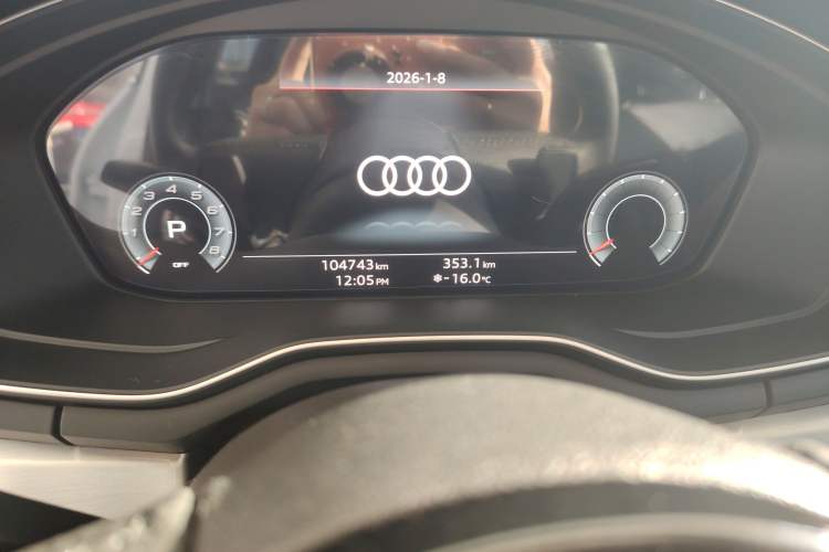 Used Audi A4L 2020 40 TFSI Fashion Dynamic Model Odometer Close Up