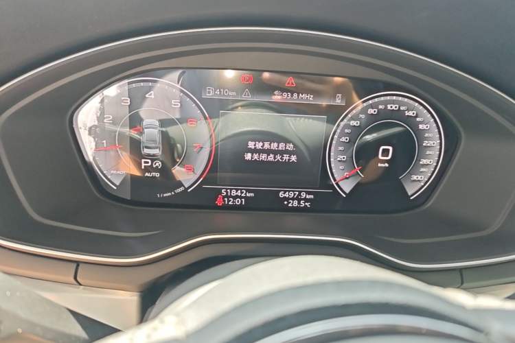 Used Audi A4L 2020 40 TFSI Fashion Dynamic Model Odometer Close Up