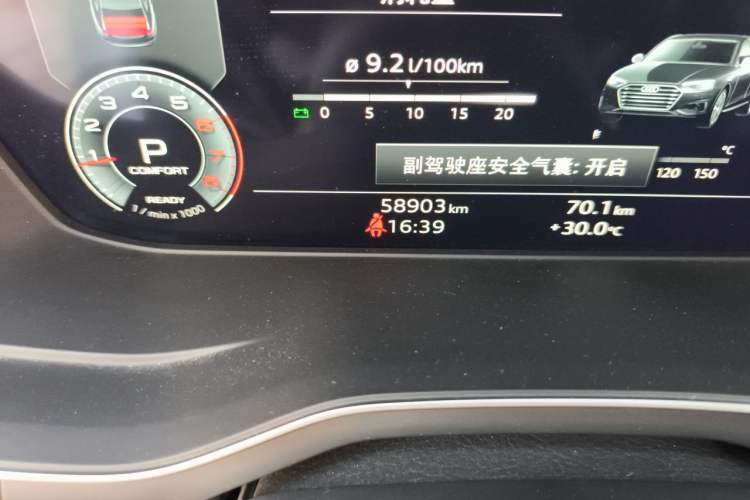 Used Audi A4L 2020 40 TFSI Fashionable and Elegant Model Odometer Close Up