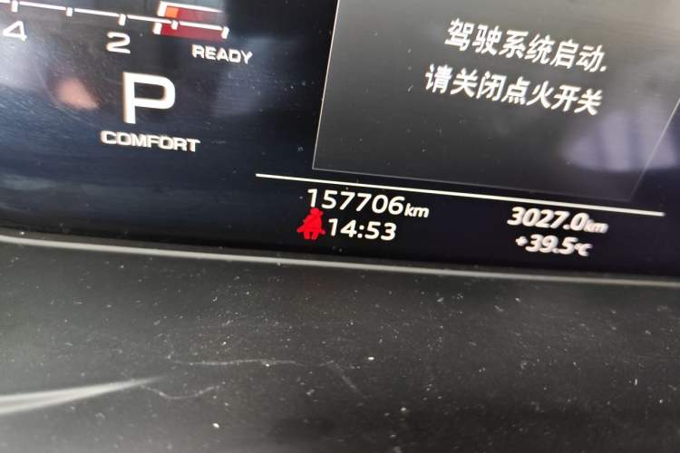 Used Audi A4L 2020 40 TFSI Fashionable and Elegant Model Odometer Close Up