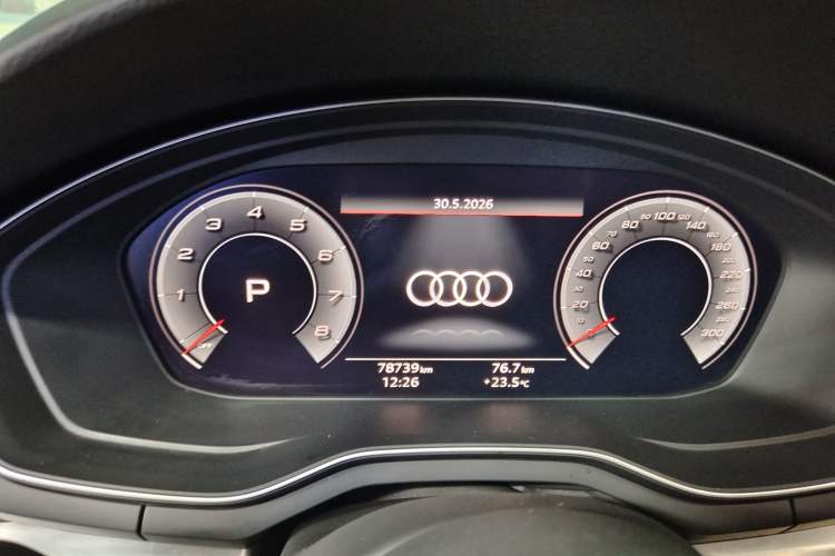 Used Audi A4L 2020 40 TFSI Luxury Dynamic Model Odometer Close Up