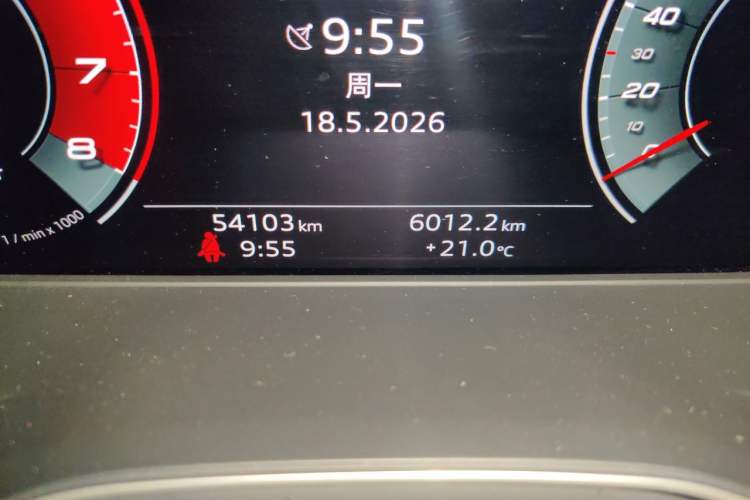 Used Audi A4L 2020 40 TFSI Fashionable and Elegant Model Odometer Close Up