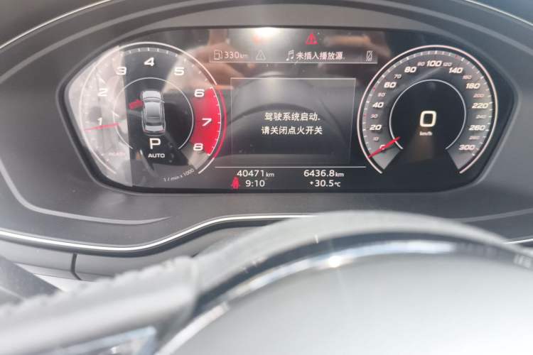 Used Audi A4L 2020 40 TFSI Fashion Dynamic Model Odometer Close Up