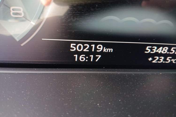 Used Audi A4L 2020 40 TFSI Luxury Dynamic Model Odometer Close Up