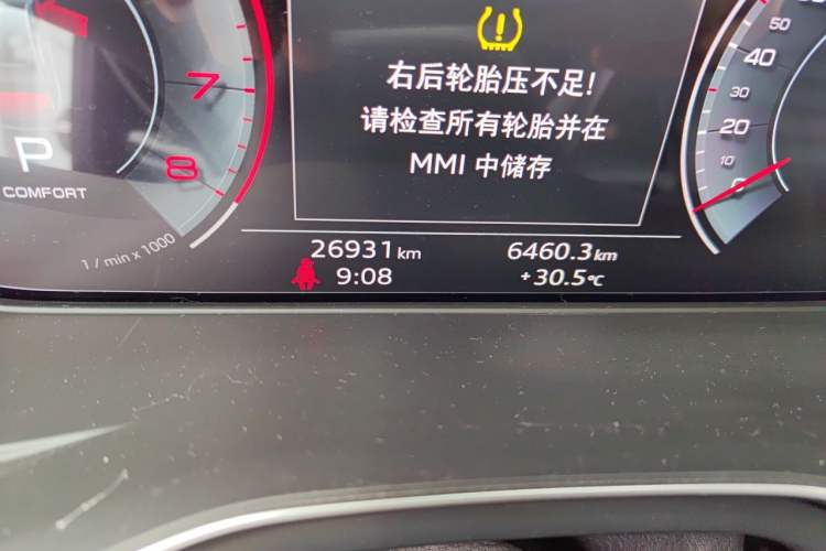 Used Audi A4L 2020 35 TFSI Fashion Dynamic Model Odometer Close Up