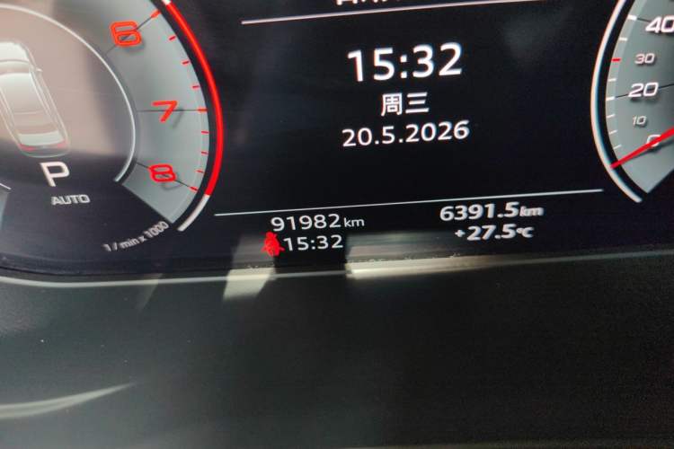 Used Audi A4L 2020 40 TFSI Fashion Dynamic Model Odometer Close Up