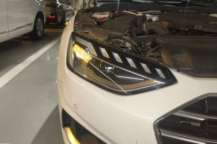 Used Audi A4L 2020 40 TFSI Fashionable and Elegant Model Right Front Headlight