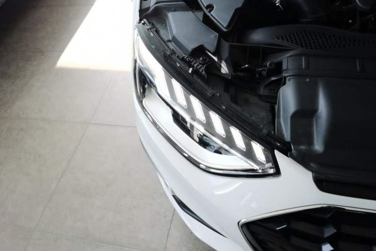 Used Audi A4L 2020 40 TFSI Fashion Dynamic Model Right Front Headlight