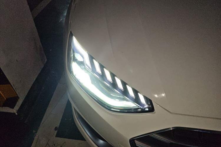 Used Audi A4L 2020 40 TFSI Fashionable and Elegant Model Right Front Headlight