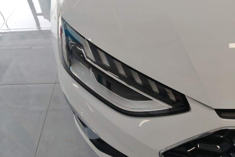 Used Audi A4L 2020 40 TFSI Fashion Dynamic Model Right Front Headlight