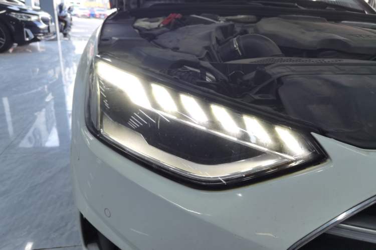 Used Audi A4L 2020 40 TFSI Fashionable and Elegant Model Right Front Headlight