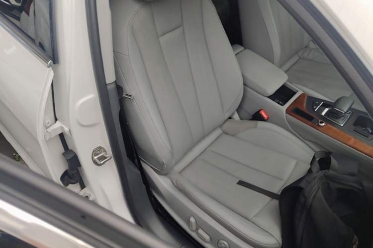 Used Audi A4L 2020 40 TFSI Luxury Prestige Edition Right Front Seat