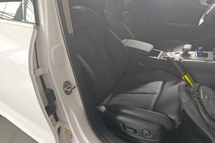 Used Audi A4L 2020 40 TFSI Luxury Dynamic Model Right Front Seat