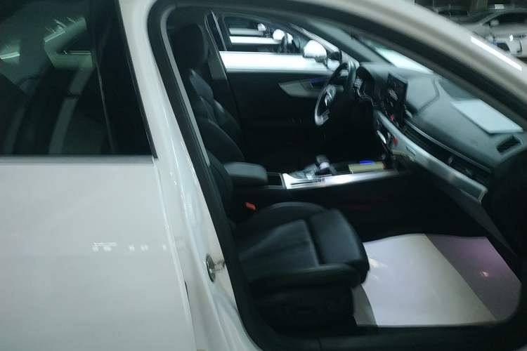 Used Audi A4L 2020 40 TFSI quattro Luxury Dynamic Model Right Front Seat