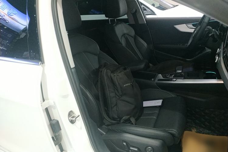 Used Audi A4L 2020 40 TFSI Luxury Dynamic Model Right Front Seat