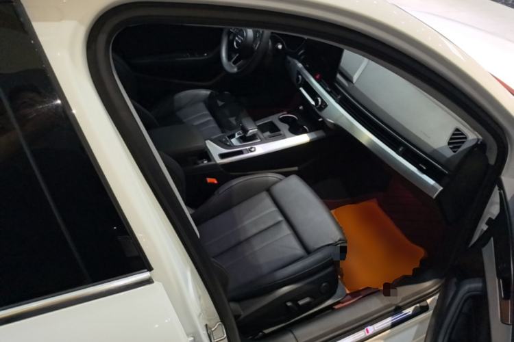 Used Audi A4L 2020 40 TFSI Luxury Dynamic Model Right Front Seat