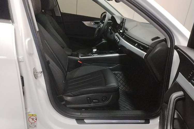 Used Audi A4L 2020 40 TFSI Fashionable and Elegant Model Right Front Seat