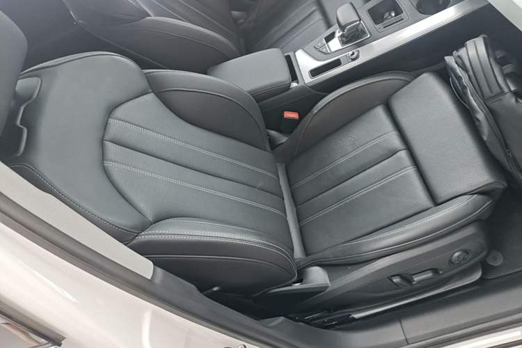 Used Audi A4L 2020 40 TFSI Luxury Dynamic Model Right Front Seat
