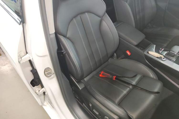 Used Audi A4L 2020 40 TFSI quattro Luxury Dynamic Model Right Front Seat
