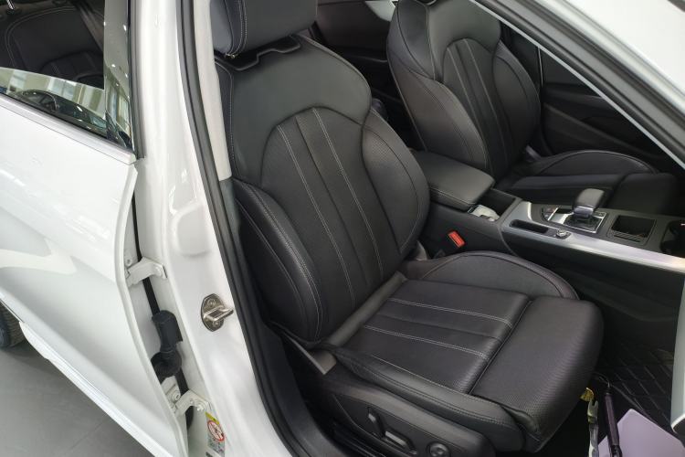 Used Audi A4L 2020 40 TFSI Luxury Dynamic Model Right Front Seat