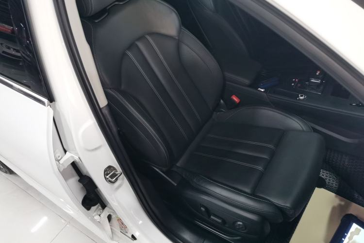 Used Audi A4L 2020 40 TFSI Luxury Dynamic Model Right Front Seat