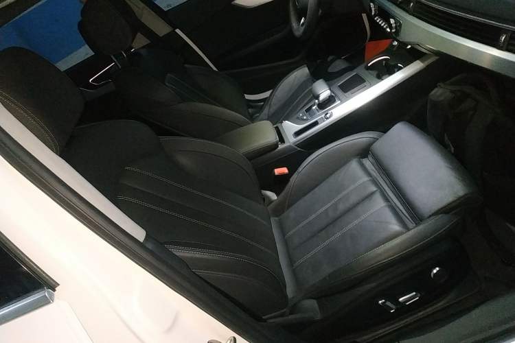 Used Audi A4L 2020 40 TFSI Luxury Dynamic Model Right Front Seat