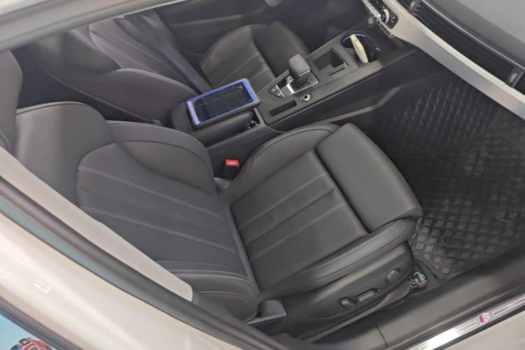 Used Audi A4L 2020 40 TFSI Luxury Dynamic Model Right Front Seat