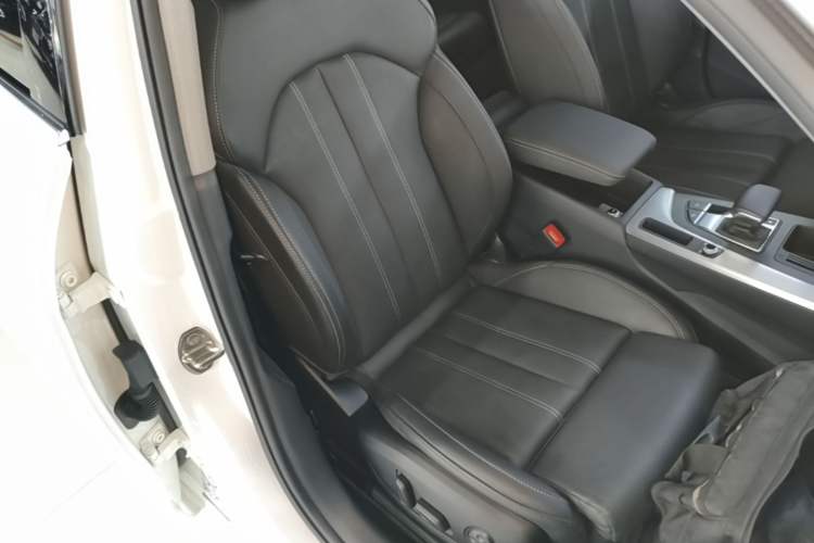 Used Audi A4L 2020 40 TFSI Luxury Dynamic Model Right Front Seat