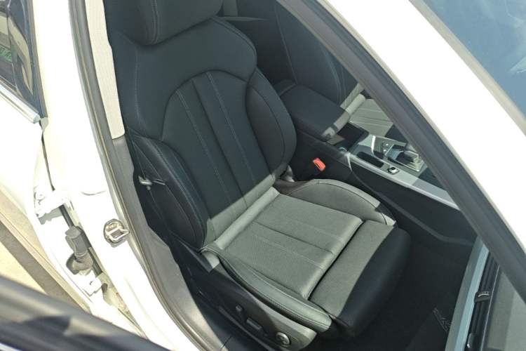 Used Audi A4L 2020 40 TFSI Luxury Dynamic Model Right Front Seat