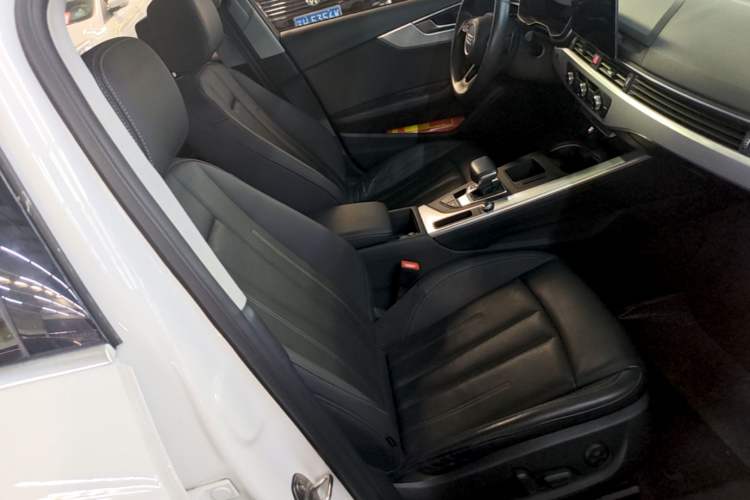 Used Audi A4L 2020 40 TFSI Fashionable and Elegant Model Right Front Seat