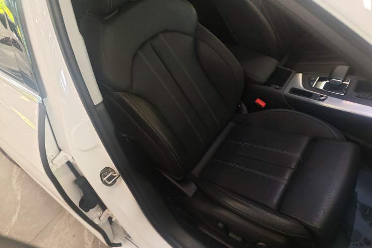 Used Audi A4L 2020 40 TFSI Luxury Dynamic Model Right Front Seat