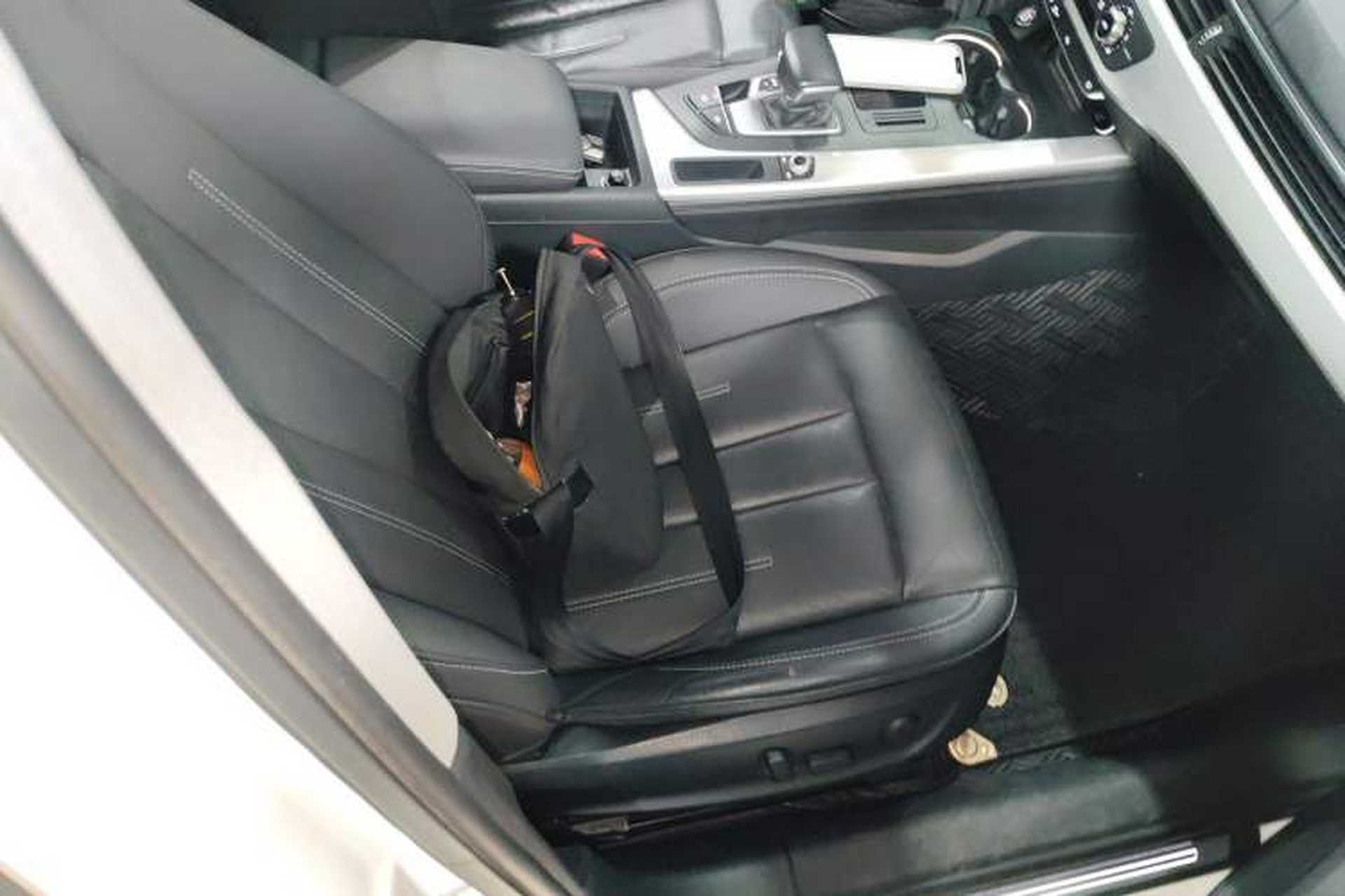 Used Audi A4L 2020 40 TFSI Fashionable and Elegant Model Right Front Seat
