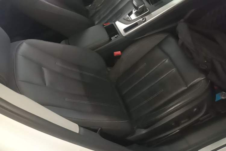 Used Audi A4L 2020 40 TFSI Fashionable and Elegant Model Right Front Seat