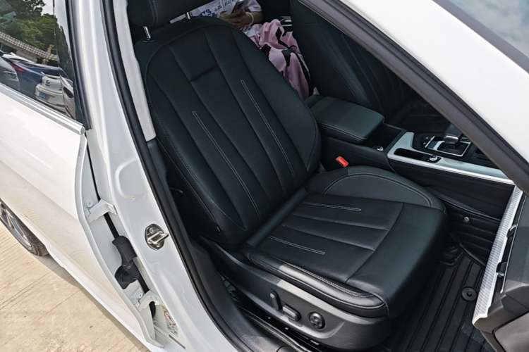 Used Audi A4L 2020 40 TFSI Fashionable and Elegant Model Right Front Seat