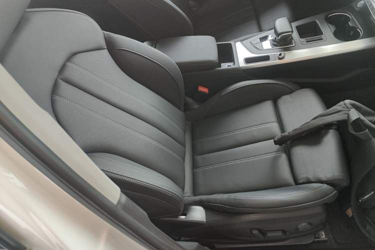 Used Audi A4L 2020 40 TFSI Luxury Dynamic Model Right Front Seat