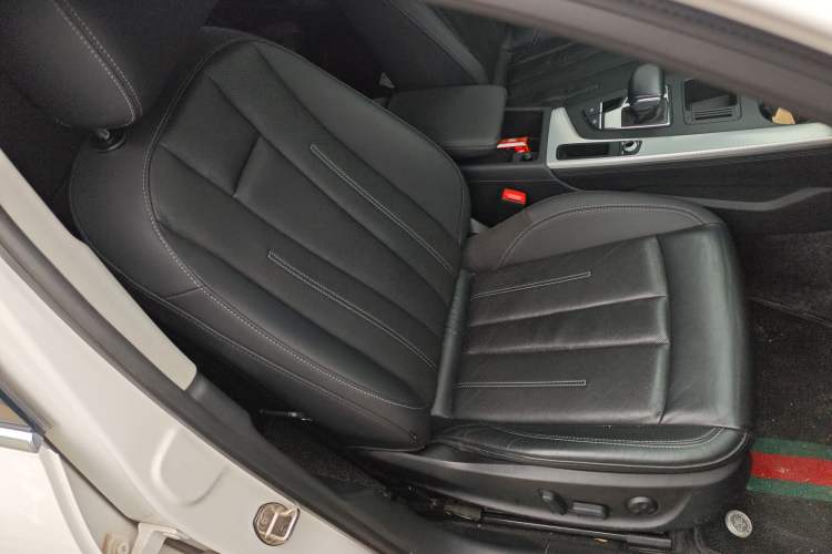 Used Audi A4L 2020 40 TFSI Fashionable and Elegant Model Right Front Seat