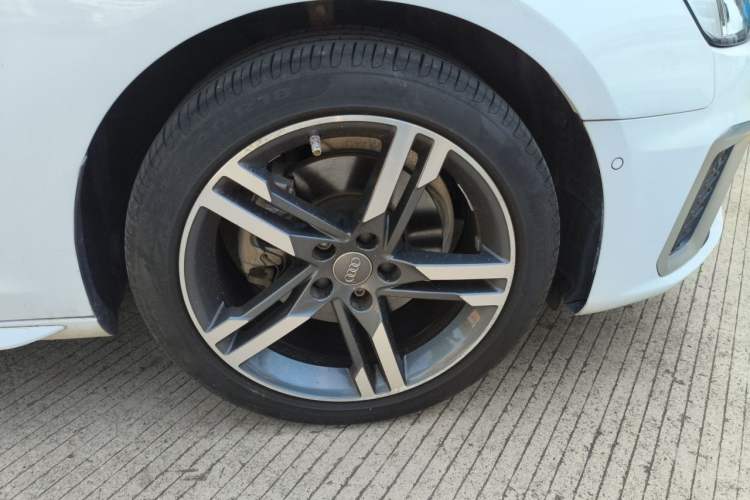 Used Audi A4L 2020 40 TFSI quattro Luxury Dynamic Model Right Front Wheel Hub