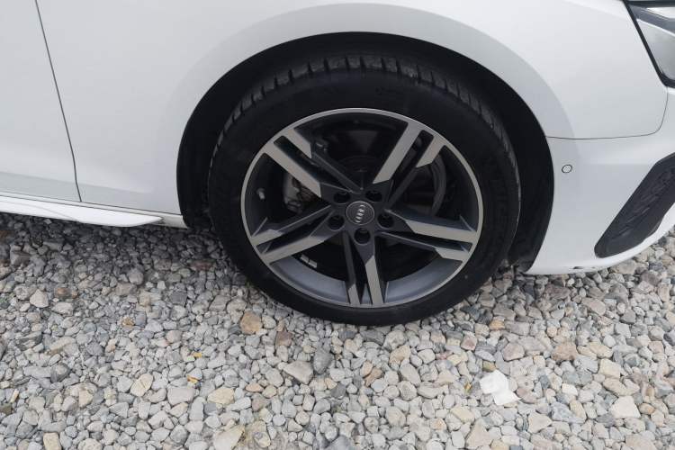 Used Audi A4L 2020 40 TFSI Luxury Dynamic Model Right Front Wheel Hub
