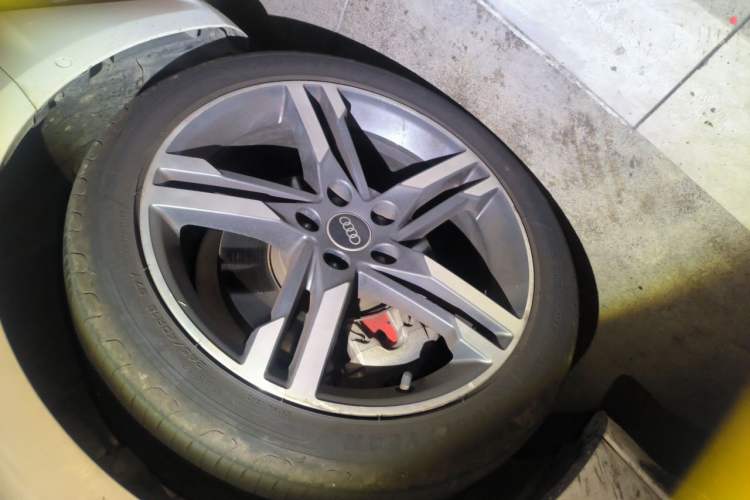 Used Audi A4L 2020 40 TFSI Luxury Dynamic Model Right Front Wheel Hub