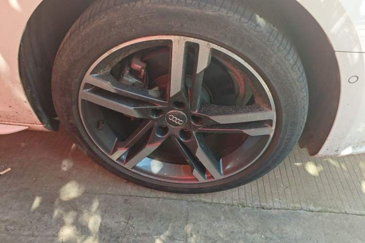 Used Audi A4L 2020 40 TFSI quattro Luxury Dynamic Model Right Front Wheel Hub