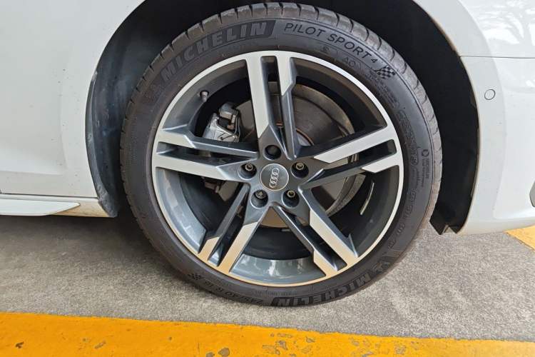 Used Audi A4L 2020 40 TFSI Luxury Dynamic Model Right Front Wheel Hub