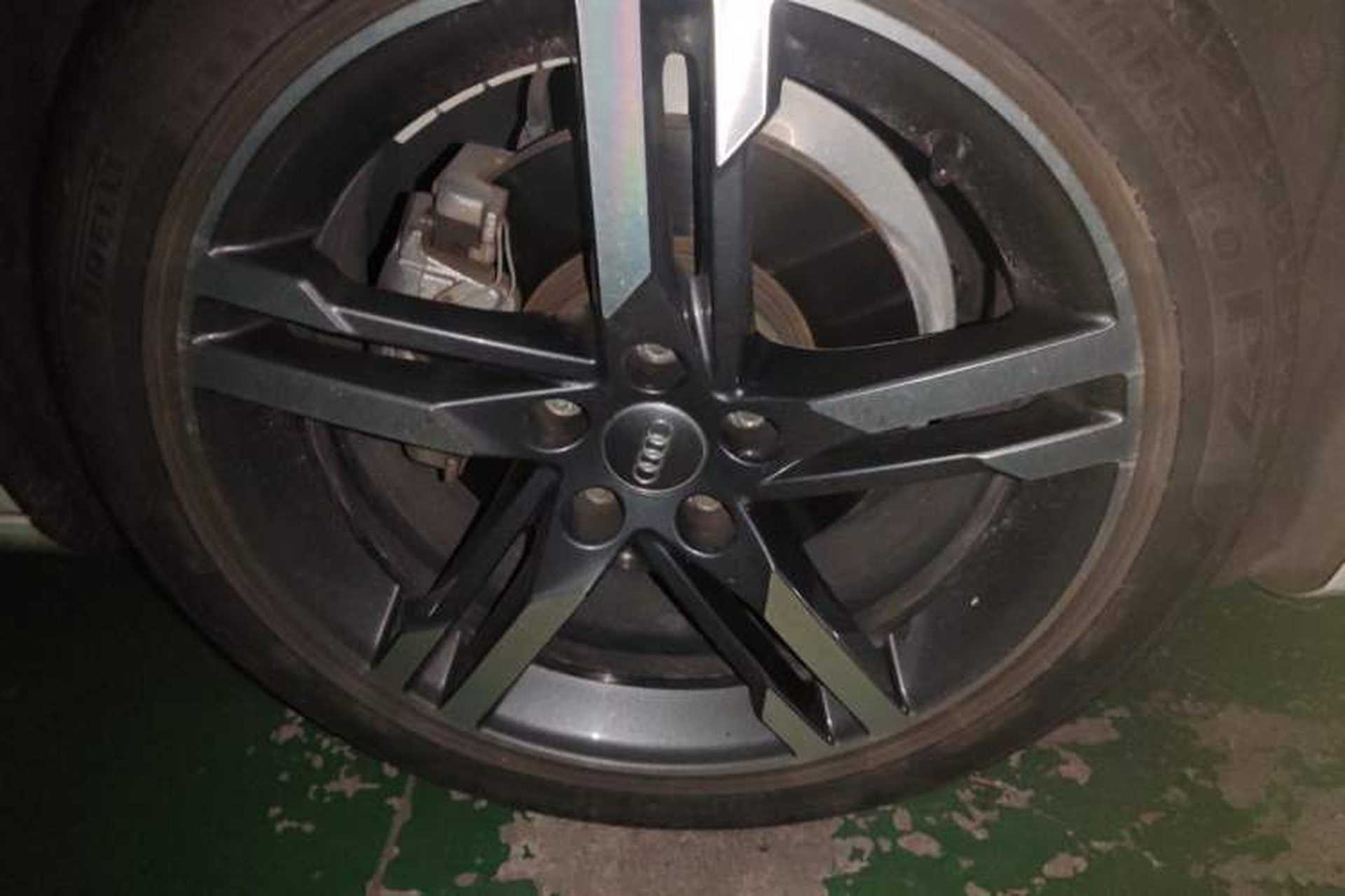 Used Audi A4L 2020 40 TFSI Fashionable and Elegant Model Right Front Wheel Hub